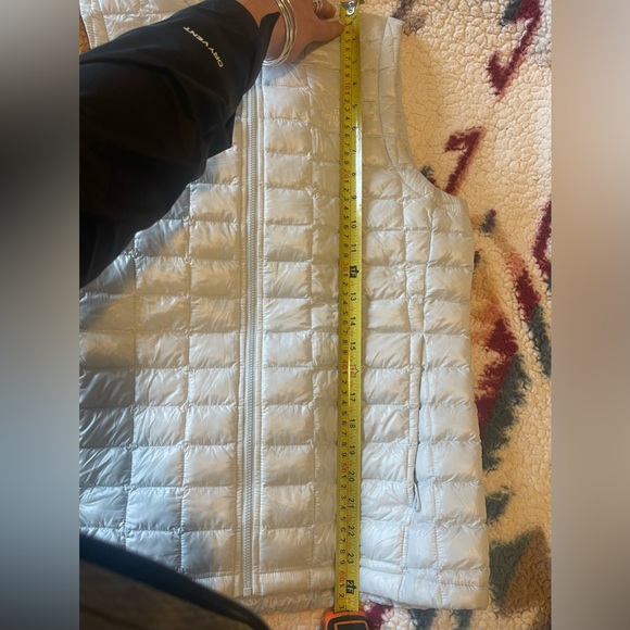 North face Women’s Themoball Eco Vest small - Picture 7 of 8